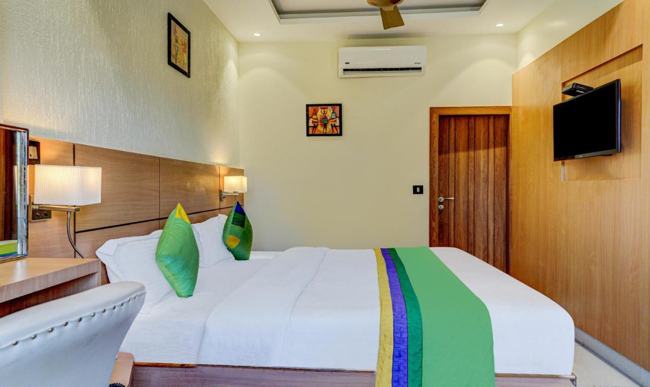 Hotel Sun Grand Dehradun Bagian luar foto